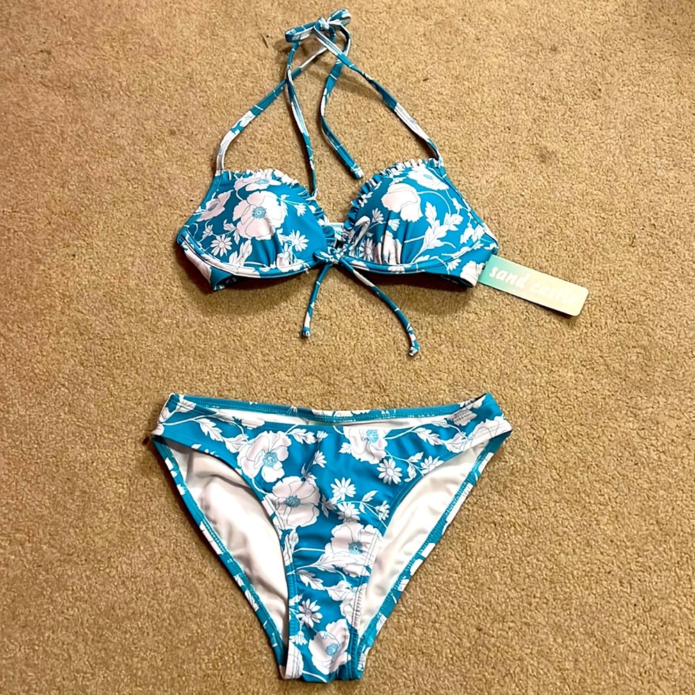 Brand - sand castle Size - Medium Color - Turquoise & white